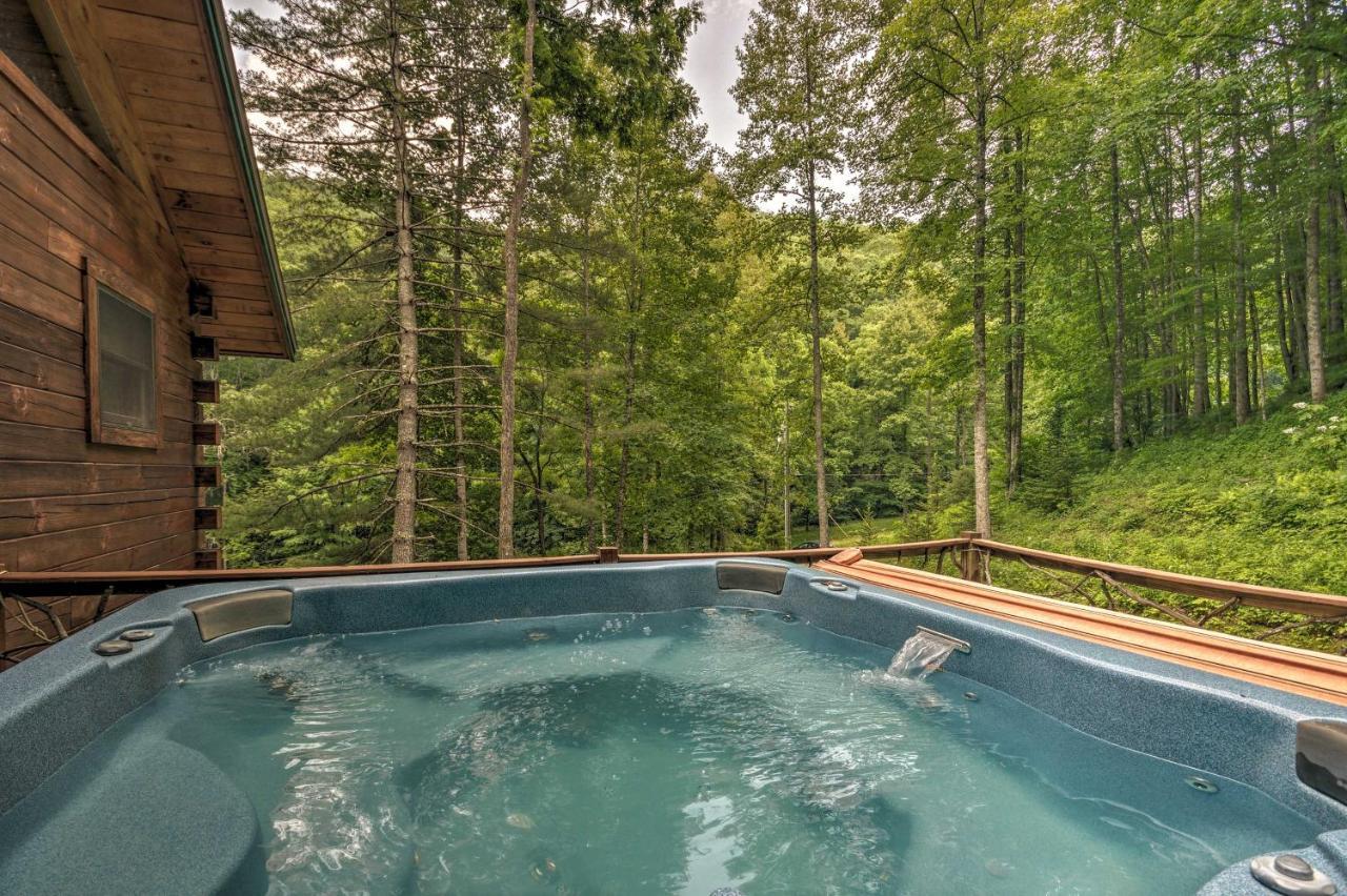 Bryson City Cabin With Wraparound Deck And Hot Tub Exteriér fotografie